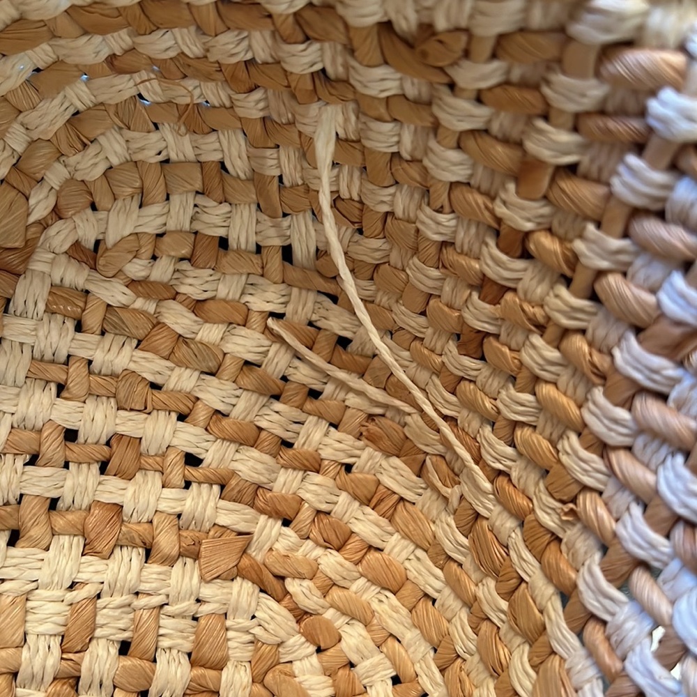 Gorgeous summer straw like hat with white flowers like new - Picture 12 of 17